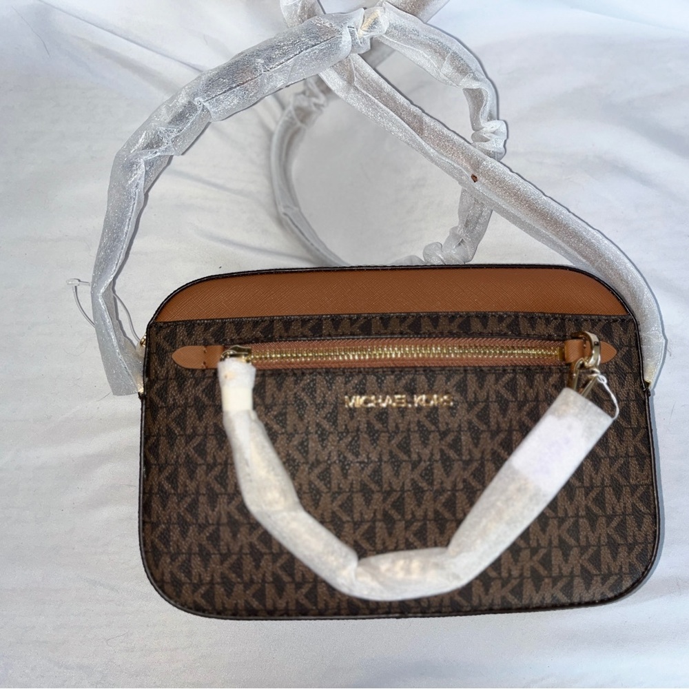 Jet Set Large Logo Crossbody Bag